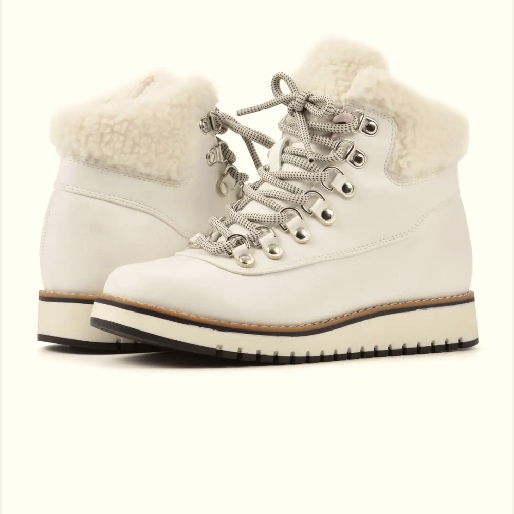 White Mountain Shoes COZY BOOTIE. NEW WITH TAGS. Size 9